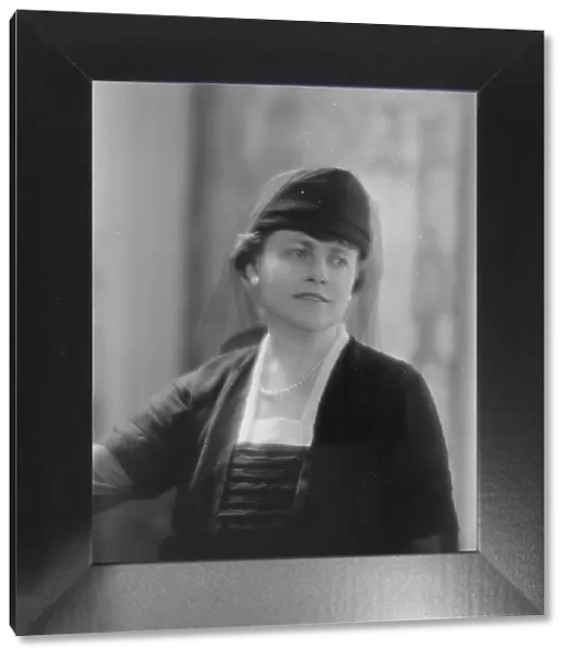 Chapin, S.B. Mrs. portrait photograph, 1917 Oct. 16. Creator: Arnold Genthe