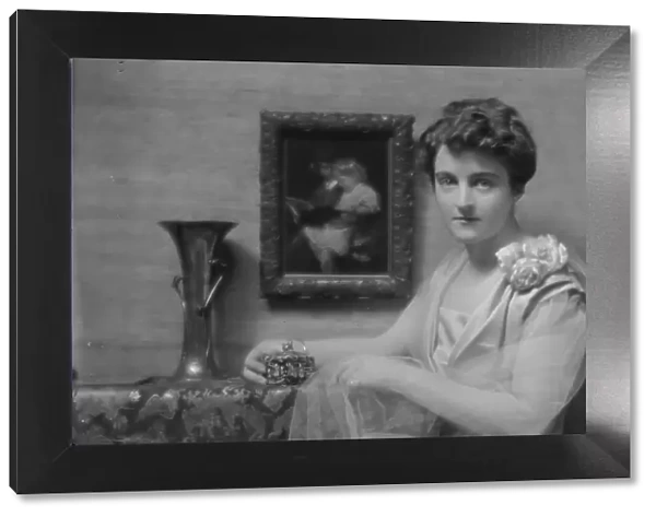Cleveland, Marion, Miss, portrait photograph, 1915 Feb. 8. Creator: Arnold Genthe