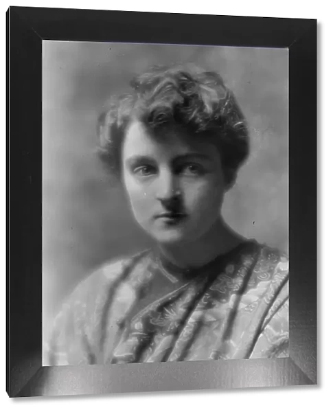 Cleveland, Marion, Miss, portrait photograph, ca. 1915. Creator: Arnold Genthe
