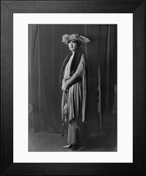 Framed Print : Cowl, Jane, Miss, portrait photograph, 1918 Oct. 14. Creator: Arnold Genthe