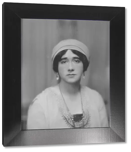 Cox, Marion, Miss (Mrs. J.W. Cox), portrait photograph, 1915 May 17. Creator: Arnold Genthe