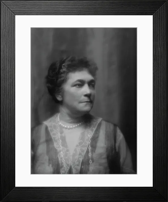 Framed Print : Crocker, W.H. Mrs. portrait photograph, 1913. Creator: Arnold Genthe Framed Print : Crocker, W.H. Mrs. portrait photograph, 1913. Creator: Arnold Genthe