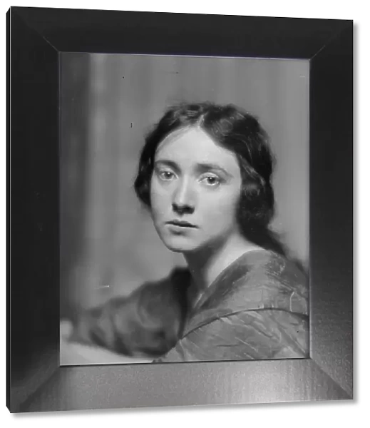 Dale, Gretchen, Miss (Mrs. Howard Estabrook), portrait photograph, 1913 or 1914. Creator: Arnold Genthe
