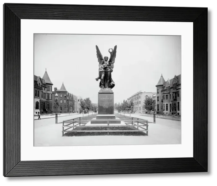Framed Print : Confederate Monument, Baltimore, Md. between 1900 and 1906. Creator: Unknown Framed Print : Confederate Monument, Baltimore, Md. between 1900 and 1906. Creator: Unknown