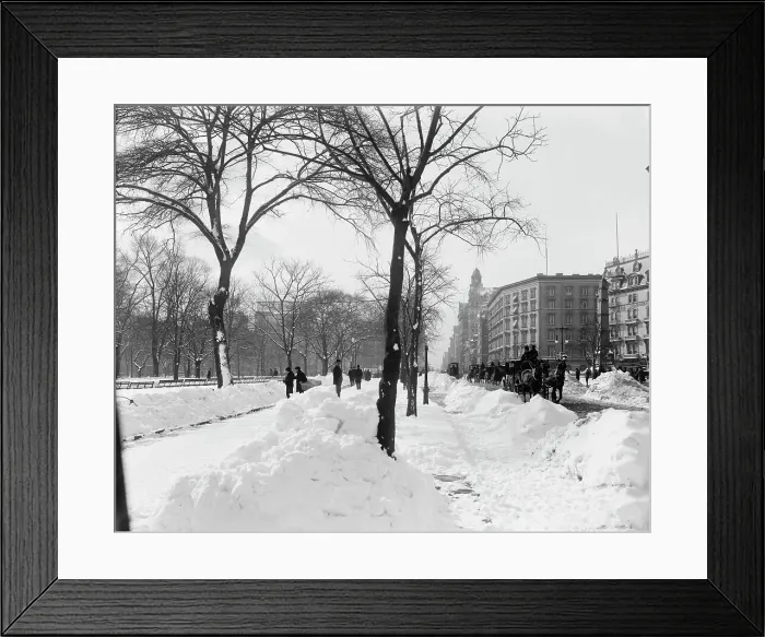 Framed Print : Fifth Ave. on a winter morning, New York, N.Y. between 1900 and 1906. Creator: Unknown Framed Print : Fifth Ave. on a winter morning, New York, N.Y. between 1900 and 1906. Creator: Unknown