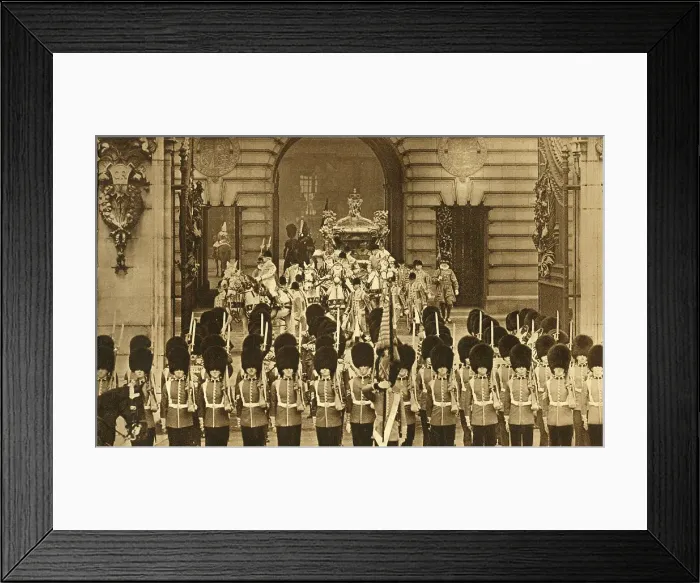 Framed Print : The King and Queen Leaving Buckingham Palace, 1937. Creator: Photochrom Co Ltd of London Framed Print : The King and Queen Leaving Buckingham Palace, 1937. Creator: Photochrom Co Ltd of London