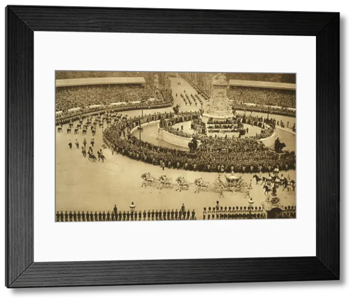 Framed Print : The Coronation Procession Approaching The Mall, 1937. Creator: Photochrom Co Ltd of London Framed Print : The Coronation Procession Approaching The Mall, 1937. Creator: Photochrom Co Ltd of London