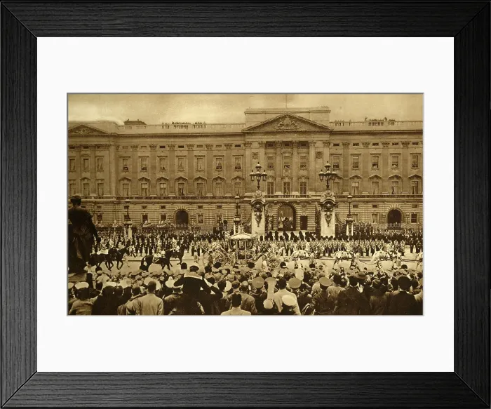 Framed Print : The Coronation Coach Viewed From Queen Victoria Memorial, 1937. Creator: Photochrom Co Ltd of London Framed Print : The Coronation Coach Viewed From Queen Victoria Memorial, 1937. Creator: Photochrom Co Ltd of London