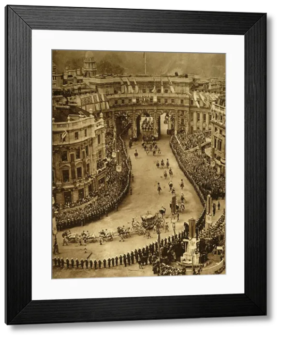 Framed Print : Passing Through the Admiralty Arch, 1937. Creator: Photochrom Co Ltd of London Framed Print : Passing Through the Admiralty Arch, 1937. Creator: Photochrom Co Ltd of London