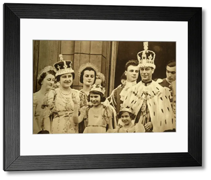 Framed Print : The Royal Family on the Balcony at Buckingham Palace, 1937. Creator: Photochrom Co Ltd of London Framed Print : The Royal Family on the Balcony at Buckingham Palace, 1937. Creator: Photochrom Co Ltd of London