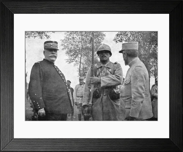 Framed Print : Autour de la Bataille; Le colonial Mathieu Jouy photographie entre le general Joffre... 1916 (1924 Creator: Unknown)