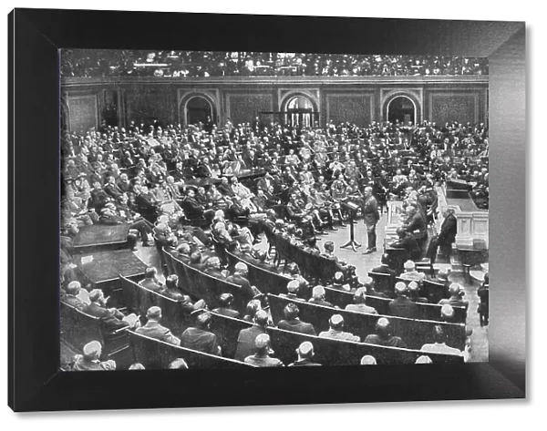 Le general Pershing au parlement American; devant le Senat et la Chambre des... 1919. Creator: Underwood & Underwood. Le general Pershing au parlement American; devant le Senat et la Chambre des... 1919. Creator: Underwood & Underwood