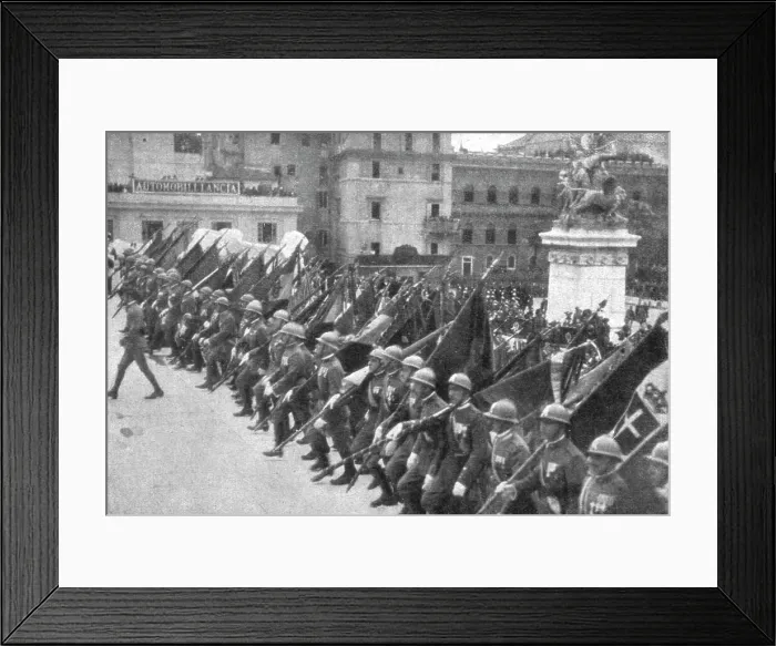 Framed Print : Les journees de la victoire a Rome; le 3 novembre 1920, a Rome, au monument de... 1920. Creator: D Anderson. Les journees de la victoire a Rome; le 3 novembre 1920, a Rome, au monument de... 1920. Creator: D Anderson