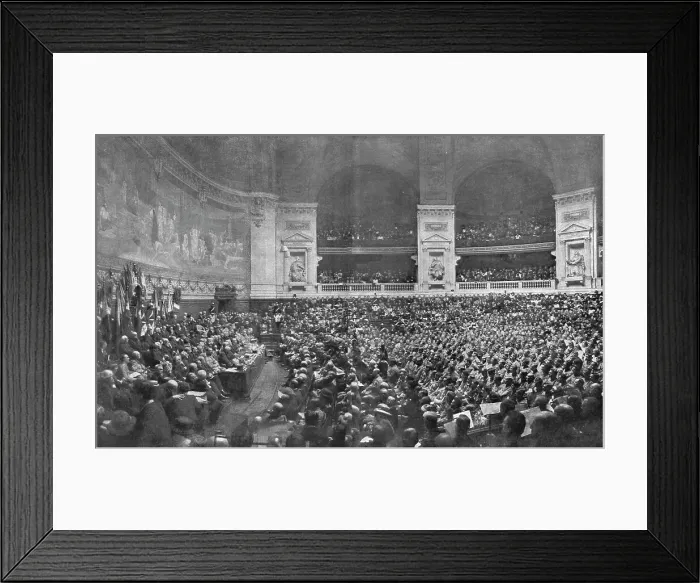 Framed Print : Reconnaissance national; la ceremonie du 2 aout 1919, a Paris, dans le Grand Amphitheatre... 1919. Creator: Jean Clair-Guyot Framed Print : Reconnaissance national; la ceremonie du 2 aout 1919, a Paris, dans le Grand Amphitheatre... 1919. Creator: Jean Clair-Guyot
