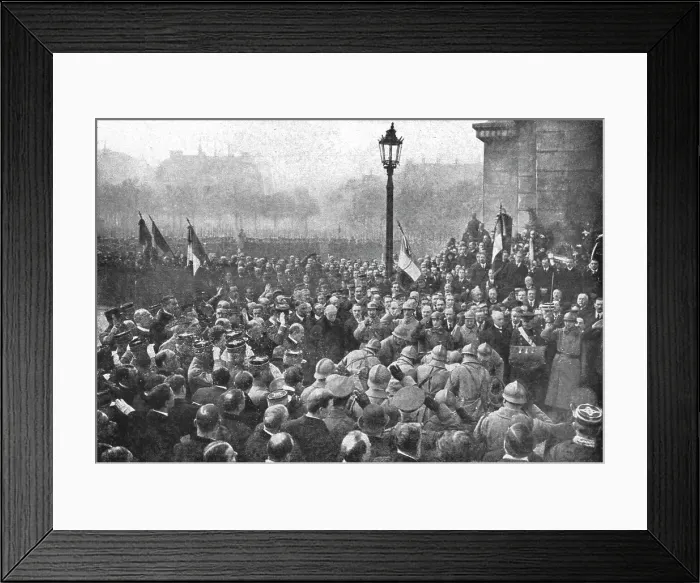 Framed Print : La mise au tombeau; Penches sur l'ouverture du caveau, huit soldats descendent le cercueil... 1920 Creator: Unknown Framed Print : La mise au tombeau; Penches sur l'ouverture du caveau, huit soldats descendent le cercueil... 1920 Creator: Unknown