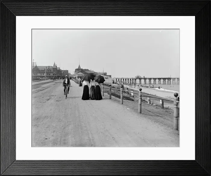 Framed Print : Driveway and beach, Longbranch, between 1900 and 1906. Creator: Unknown Framed Print : Driveway and beach, Longbranch, between 1900 and 1906. Creator: Unknown