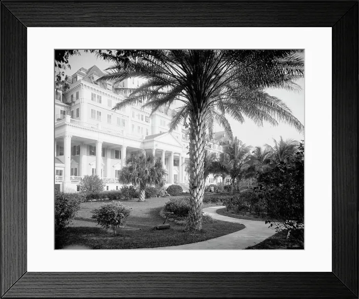 Framed Print : The Royal Poinciana Hotel, entrance, Palm Beach, Fla. 1902. Creator: Unknown Framed Print : The Royal Poinciana Hotel, entrance, Palm Beach, Fla. 1902. Creator: Unknown