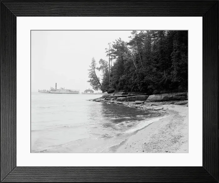 Framed Print : Steamer landing, Hotel Champlain, Bluff Point, N.Y. c.between 1910 and 1920. Creator: Unknown Framed Print : Steamer landing, Hotel Champlain, Bluff Point, N.Y. c.between 1910 and 1920. Creator: Unknown