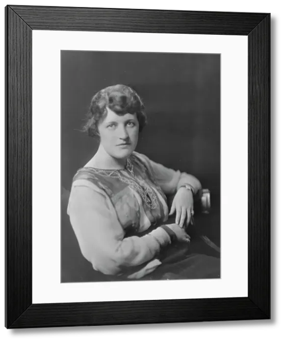 Framed Print : Niemeyer, Miss, or Mrs. Pfiefer, portrait photograph, not before 1916. Creator: Arnold Genthe Framed Print : Niemeyer, Miss, or Mrs. Pfiefer, portrait photograph, not before 1916. Creator: Arnold Genthe