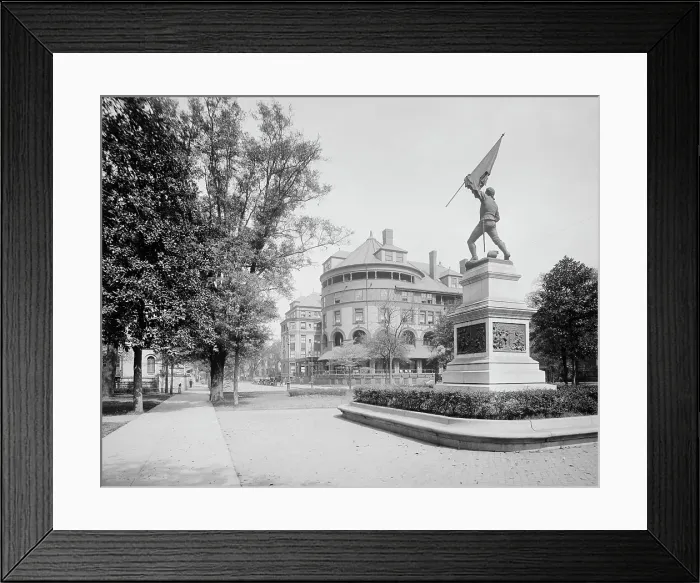 Framed Print : Jasper Monument and the De Soto Hotel, Savannah, Ga. c.between 1910 and 1920. Creator: Unknown Framed Print : Jasper Monument and the De Soto Hotel, Savannah, Ga. c.between 1910 and 1920. Creator: Unknown