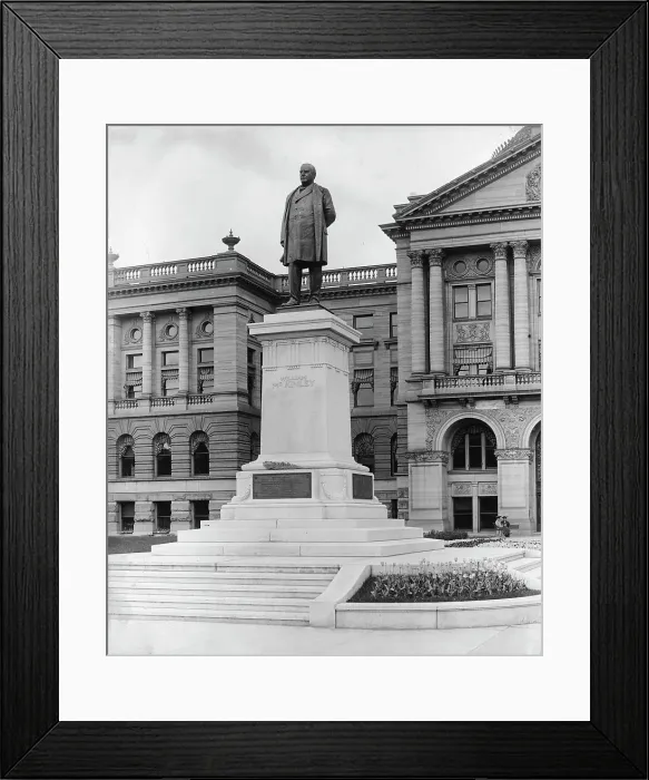 Framed Print : W[illia]m McKinley Statue, Toledo, O[hio], c1905. Creator: Unknown