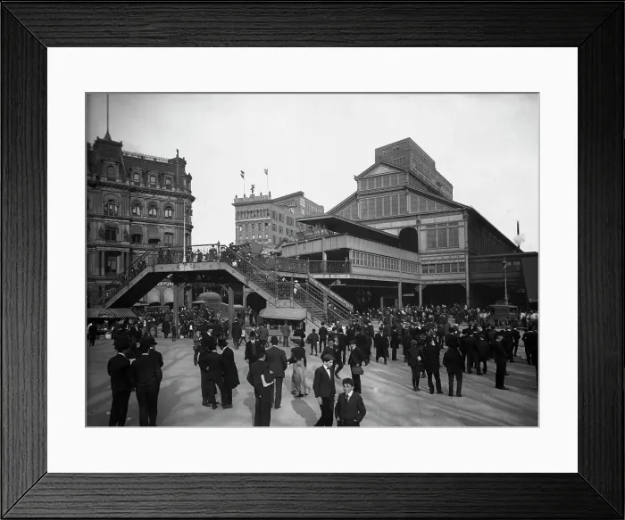 Framed Print : Manhattan entrance to Brooklyn Bridge, New York, c1905. Creator: Unknown