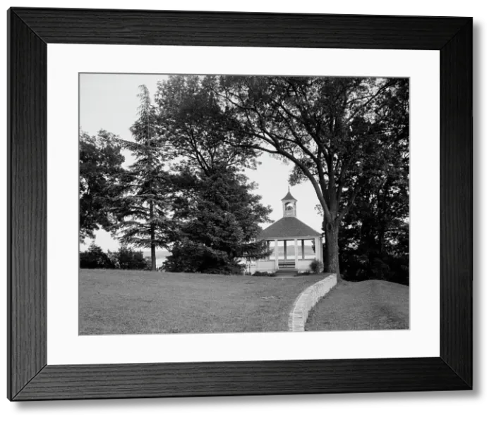 Framed Print : Summer house at Mt. Vernon, c.between 1910 and 1920. Creator: Unknown Framed Print : Summer house at Mt. Vernon, c.between 1910 and 1920. Creator: Unknown