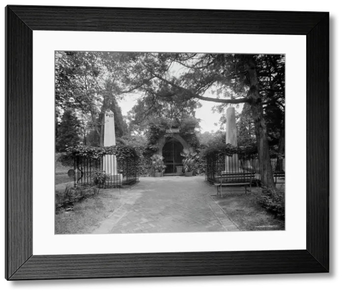 Framed Print : Tomb of Washington at Mt. Vernon, c.between 1910 and 1920. Creator: Unknown Framed Print : Tomb of Washington at Mt. Vernon, c.between 1910 and 1920. Creator: Unknown