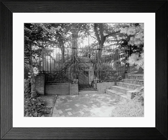 Framed Print : The Old tomb at Mt. Vernon, c.between 1910 and 1920. Creator: Unknown Framed Print : The Old tomb at Mt. Vernon, c.between 1910 and 1920. Creator: Unknown