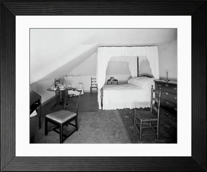 Framed Print : Mrs. [Martha] Washington's bed room at Mt. Vernon, c.between 1910 and 1920. Creator: Unknown