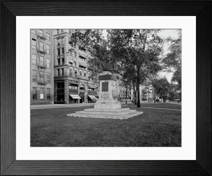 Framed Print : Washington Boulevard and Columbus monument, Detroit, Mich. between 1910 and 1920. Creator: Unknown Framed Print : Washington Boulevard and Columbus monument, Detroit, Mich. between 1910 and 1920. Creator: Unknown