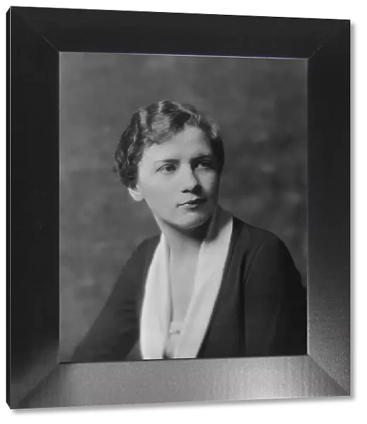 Mrs. Woodworth, (Miss Harriet Collier), portrait photograph, between 1917 and 1923. Creator: Arnold Genthe