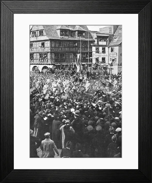 Framed Print : Notre entrée a Strasbourg; Un aspect de la ville le 22 novembre 1918, 1918. Creator: Unknown Framed Print : Notre entrée a Strasbourg; Un aspect de la ville le 22 novembre 1918, 1918. Creator: Unknown