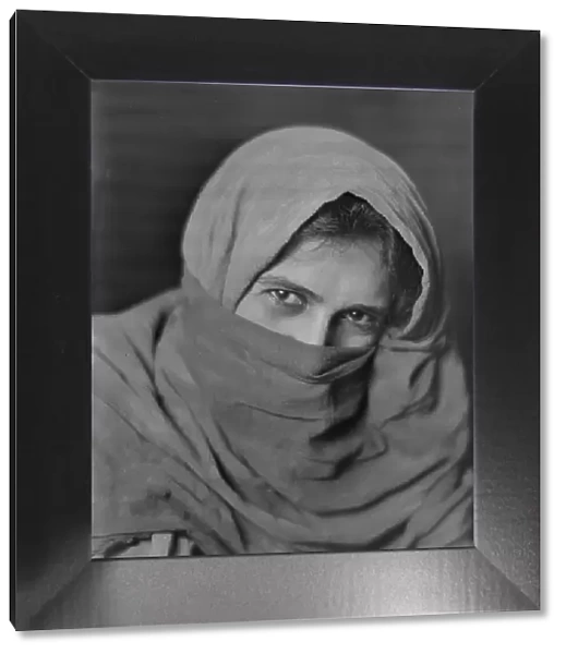 Mme. Zourma, portrait photograph, 1918 Sept. 13. Creator: Arnold Genthe