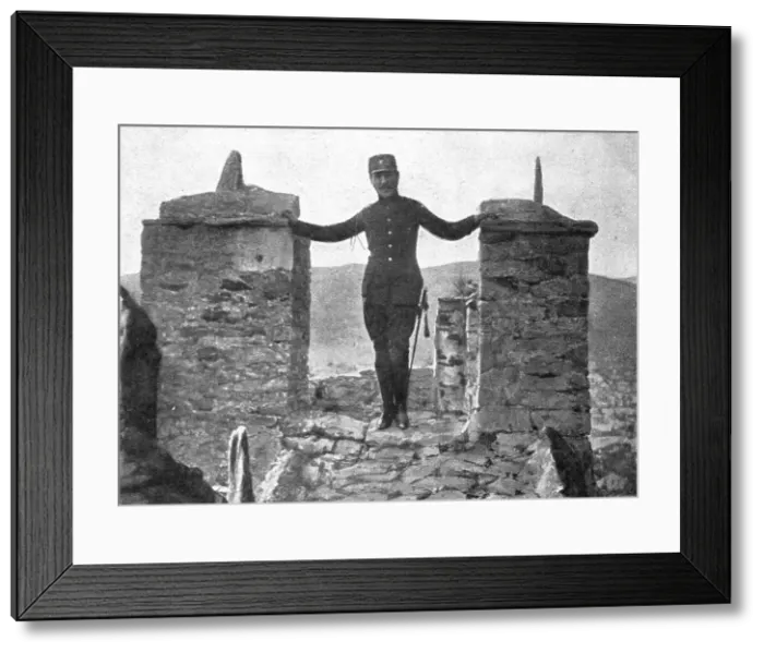 Framed Print : Un nouvel ennemi: Le Bulgare; Le roi de Grece, en aout 1913, apres la defaite bulgare...1913 (1924) Creator: Unknown Framed Print : Un nouvel ennemi: Le Bulgare; Le roi de Grece, en aout 1913, apres la defaite bulgare...1913 (1924) Creator: Unknown