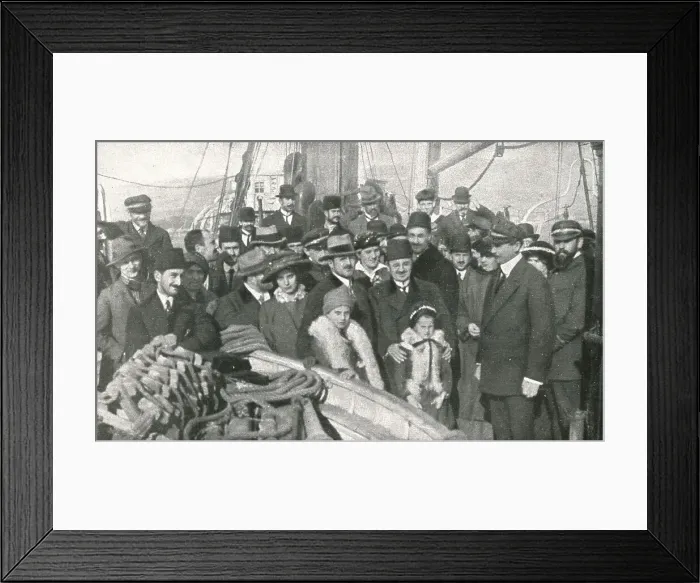 Framed Print : A Salonique; L'arrivee a Toulon des consuls arretes, de leurs familles et du... 1916 (1924) Creator: Unknown Framed Print : A Salonique; L'arrivee a Toulon des consuls arretes, de leurs familles et du... 1916 (1924) Creator: Unknown
