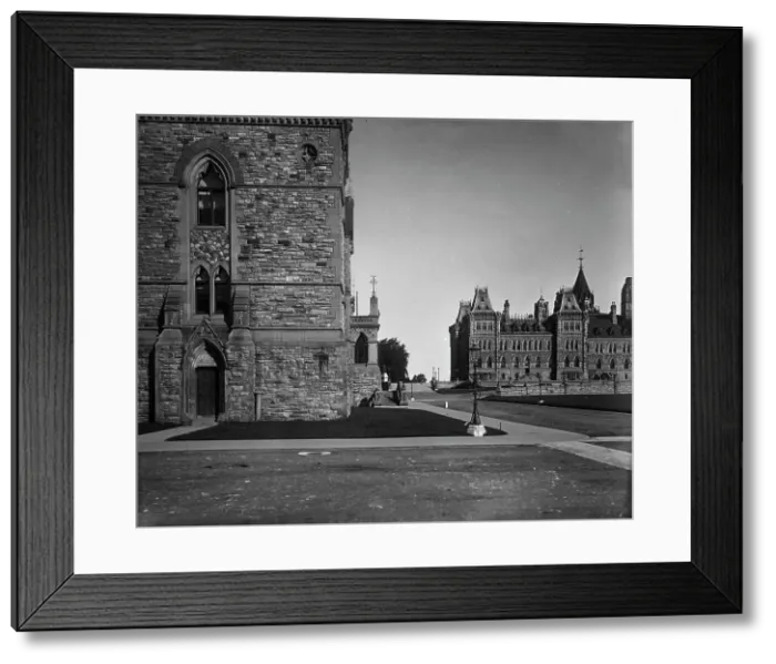 Framed Print : Parliament buildings, Ottawa, between 1890 and 1901. Creator: Unknown Framed Print : Parliament buildings, Ottawa, between 1890 and 1901. Creator: Unknown