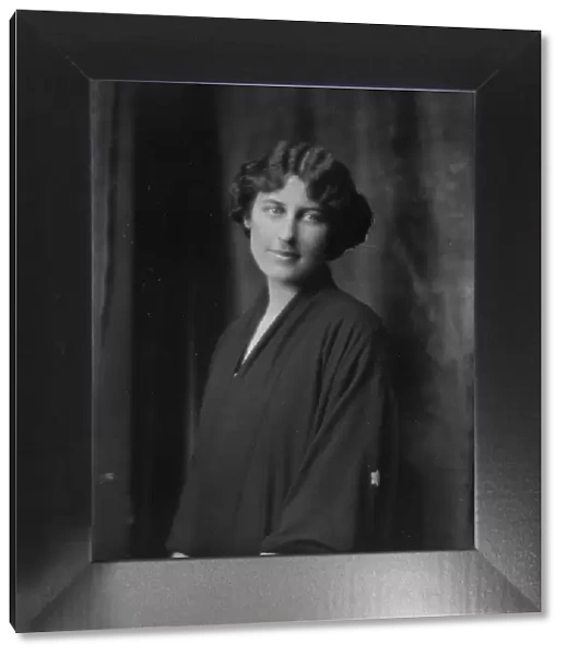Milholland, Inez (Mrs. Eugene Boissevain), portrait photograph, 1914. Creator: Arnold Genthe