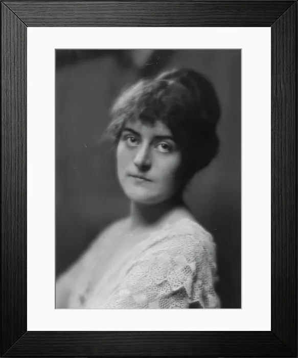 Framed Print : Mitchell, John Purroy, Mrs. portrait photograph, 1913. Creator: Arnold Genthe Framed Print : Mitchell, John Purroy, Mrs. portrait photograph, 1913. Creator: Arnold Genthe