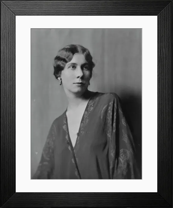 Framed Print : Osborne, Lloyd, Mrs. portrait photograph, 1916. Creator: Arnold Genthe Framed Print : Osborne, Lloyd, Mrs. portrait photograph, 1916. Creator: Arnold Genthe