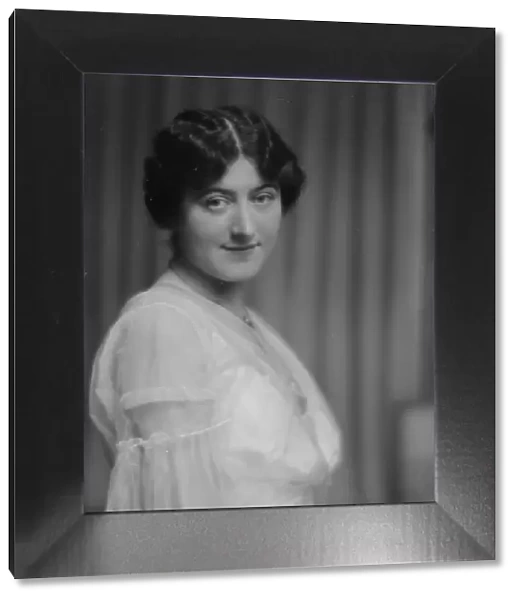 Patrick, F.A. Mrs. portrait photograph, 1914 Apr. 28. Creator: Arnold Genthe
