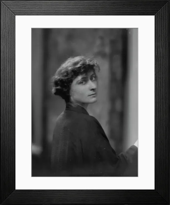 Framed Print : Powell, Alexander, Mrs. portrait photograph, 1916 Jan. 11. Creator: Arnold Genthe
