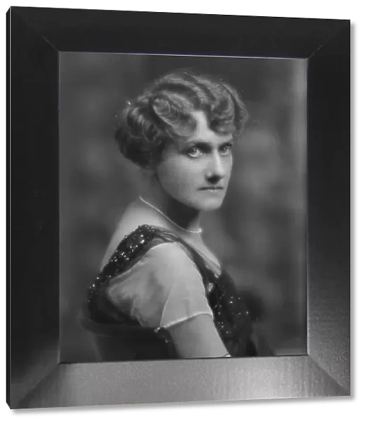 Prince, L.M. Mrs. portrait photograph, 1916 Jan. 24. Creator: Arnold Genthe