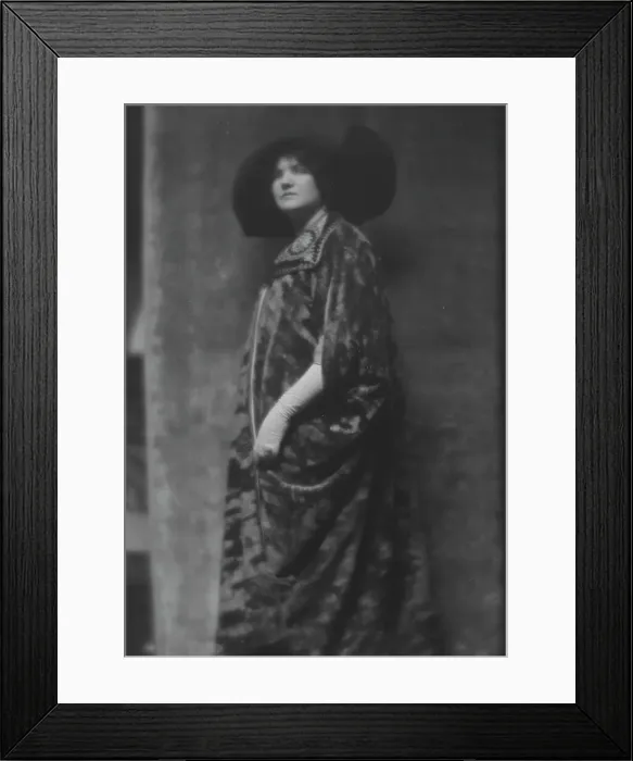 Framed Print : Putnam, Nina Wilcox, Mrs. portrait photograph, 1913. Creator: Arnold Genthe Framed Print : Putnam, Nina Wilcox, Mrs. portrait photograph, 1913. Creator: Arnold Genthe