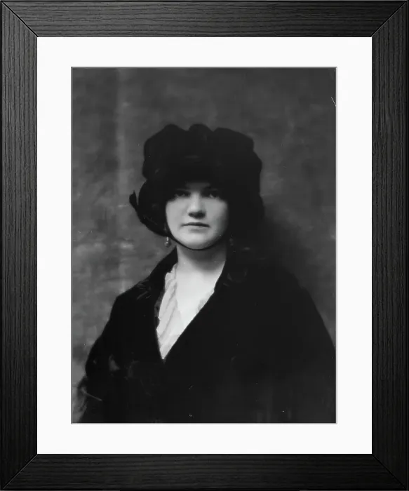 Framed Print : Putnam, Nina Wilcox, Mrs. portrait photograph, 1913. Creator: Arnold Genthe Framed Print : Putnam, Nina Wilcox, Mrs. portrait photograph, 1913. Creator: Arnold Genthe