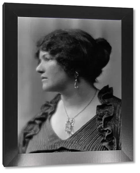 Putnam, Nina Wilcox, Mrs. portrait photograph, 1913. Creator: Arnold Genthe