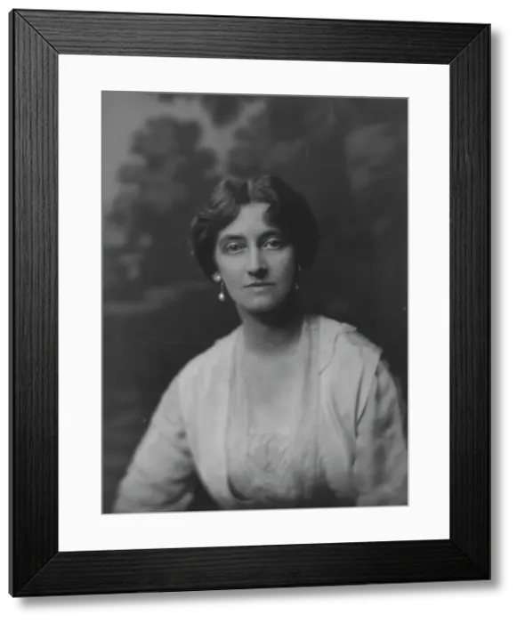Framed Print : Read, William A. Mrs. portrait photograph, 1916. Creator: Arnold Genthe Framed Print : Read, William A. Mrs. portrait photograph, 1916. Creator: Arnold Genthe