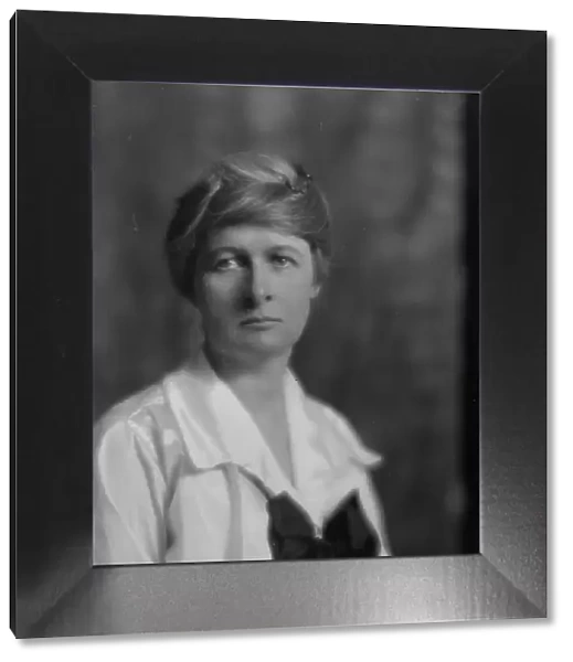 Reynolds, Jackson, Mrs. portrait photograph, 1915. Creator: Arnold Genthe