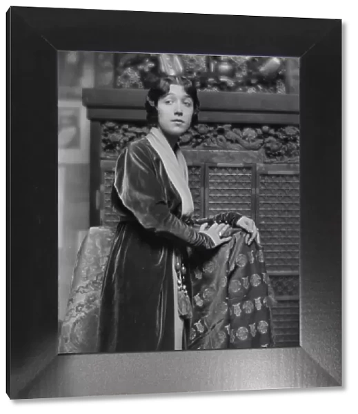 Riobouchinsky, F. Mrs. portrait photograph, 1916 Jan. 3. Creator: Arnold Genthe