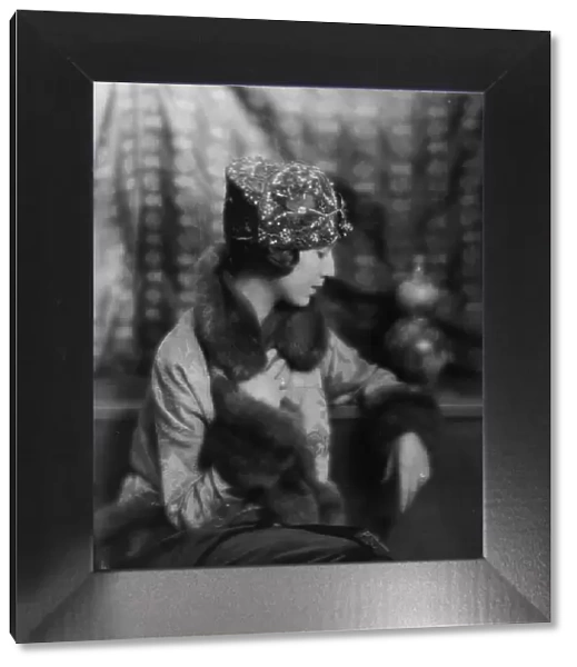 Riobouchinsky, F. Mrs. portrait photograph, 1916 Jan. 3. Creator: Arnold Genthe